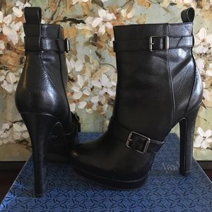 Simply Vera Vera Wang Black Booties